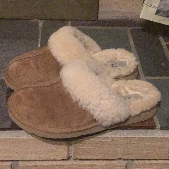 UGG Slippers Size 7 Chestnut #5614 - Picture 2 of 8